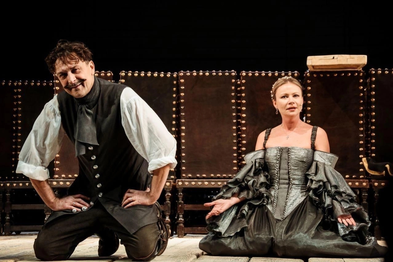 Замена спектакля