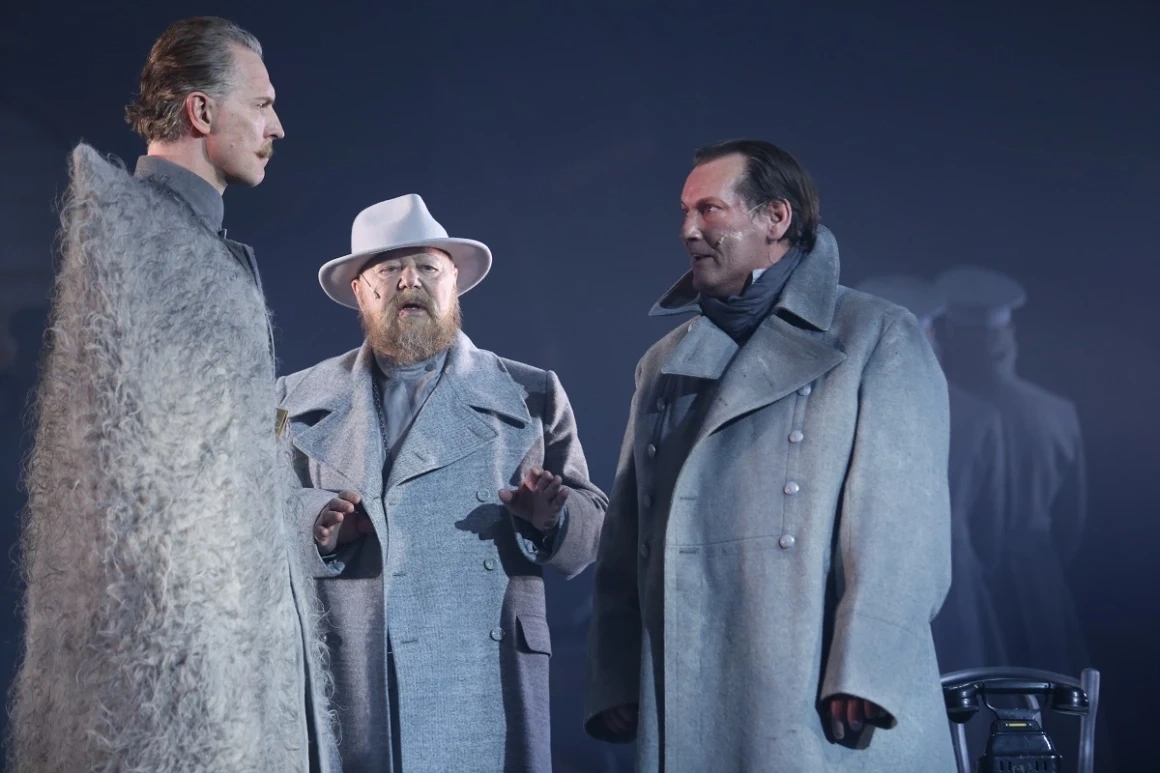 Спектакль «Бег» в Ленкоме: Погружение в драму Булгакова